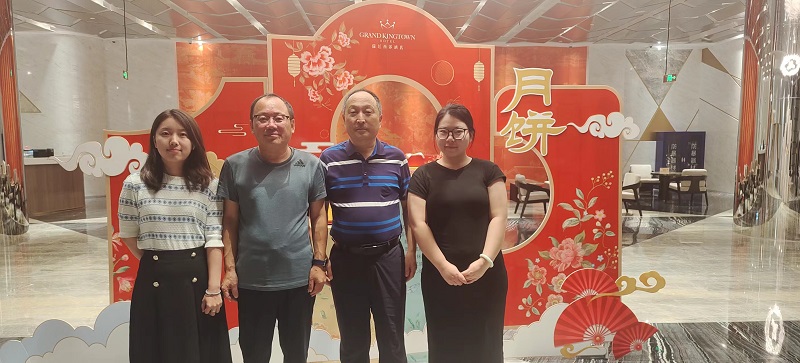 13与在北京大方瑞廷西郊酒店实习学生合影.jpg