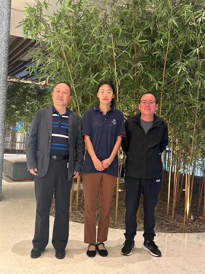 15与在北京金隅作八达岭温泉度假村酒店实习学生合影.jpg