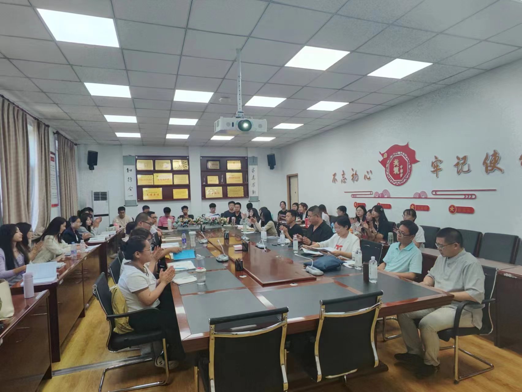 颁奖会场.jpg