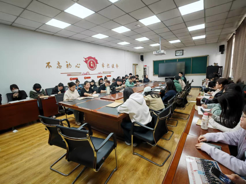图8  21级旅游管理2班座谈会现场.jpg