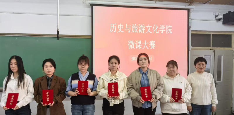 为优秀奖获奖选手颁奖.jpg