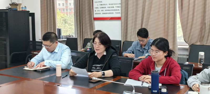 贾淑荣教授主持报告.png