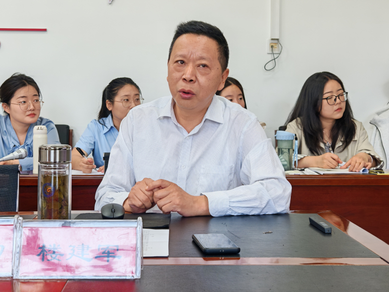 楼建军教授作主旨报告.jpg