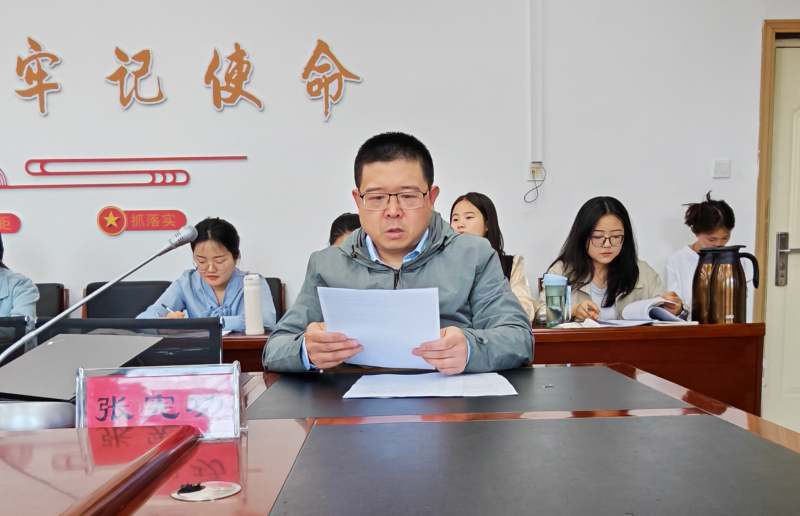 副院长张宪功主持开幕式.jpg
