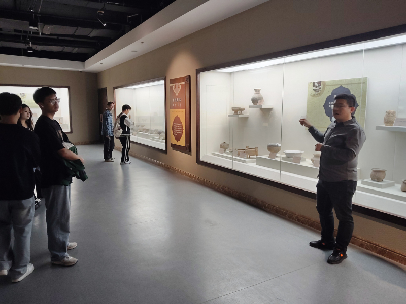 张宪功老师开展现场教学.jpg