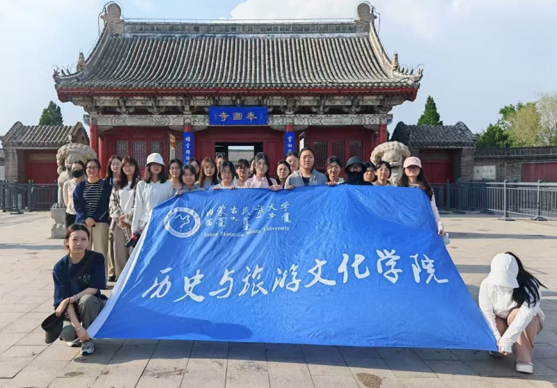 6一奉国寺合影.jpg