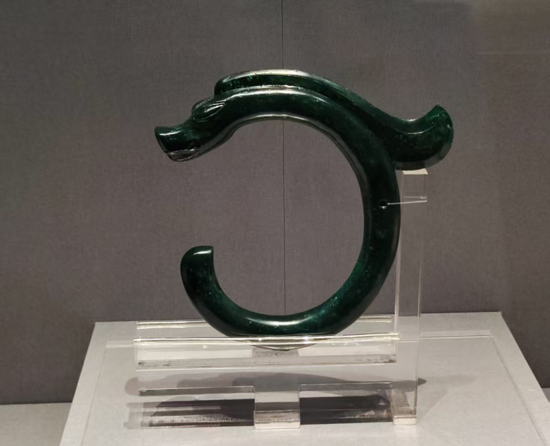 42七赤峰博物馆红山玉龙.jpg