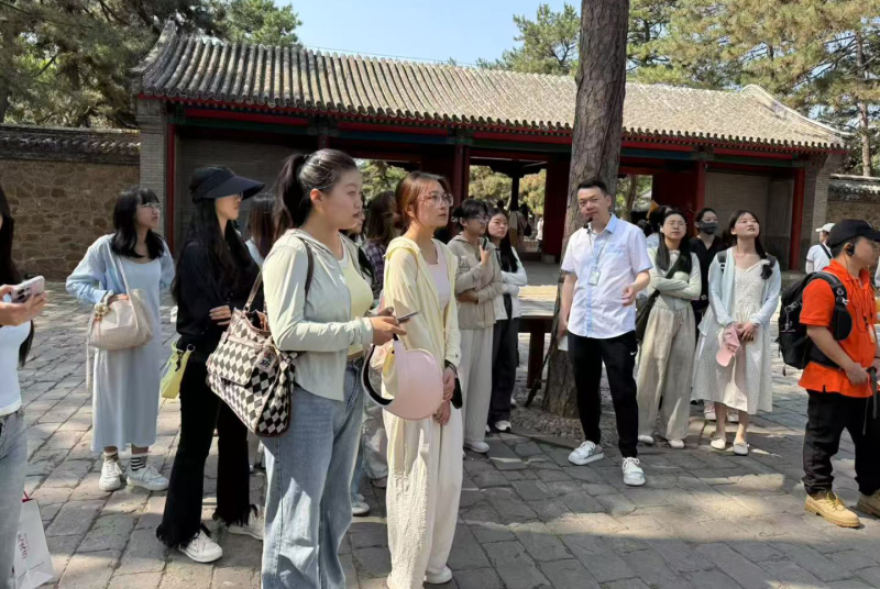 35六参观避暑山庄.jpg
