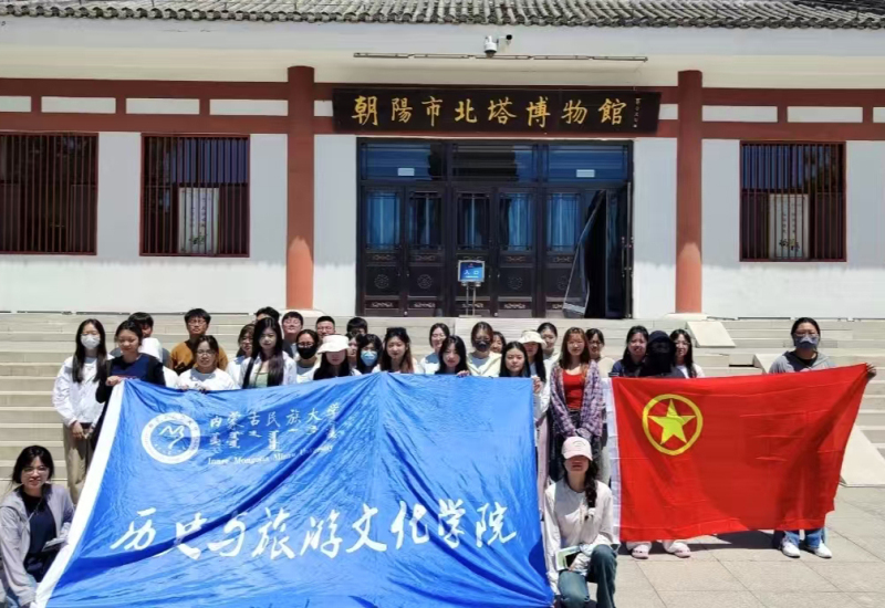 10二朝阳北塔博物馆合影.jpg