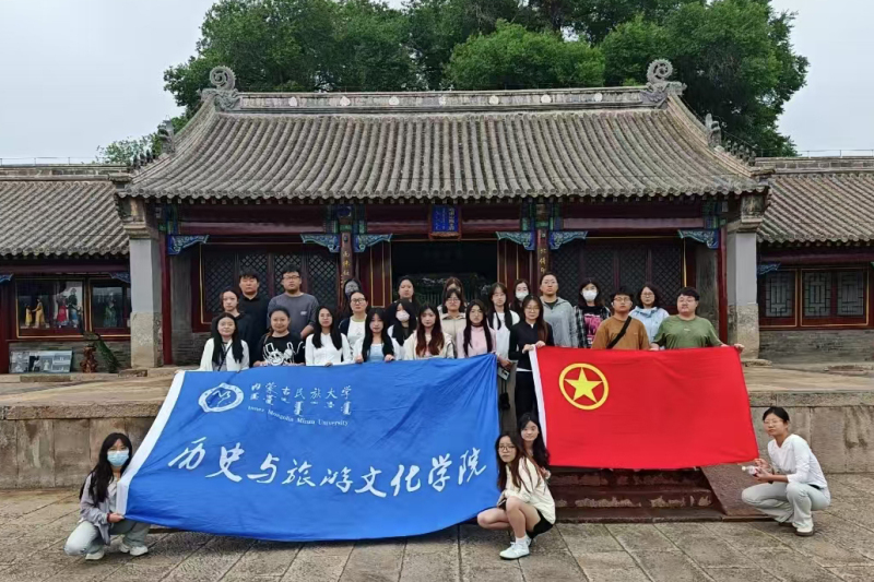 41七喀喇沁亲王府合影.jpg