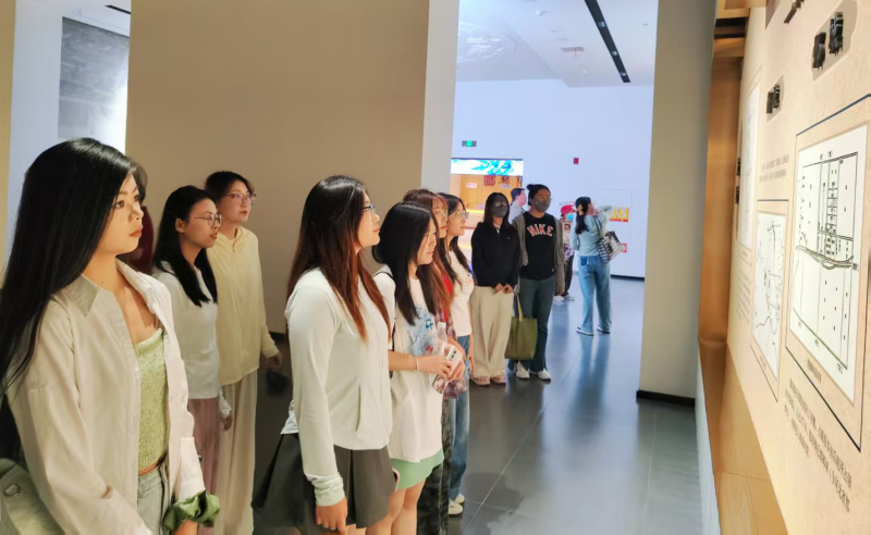 7二参观朝阳博物馆.jpg