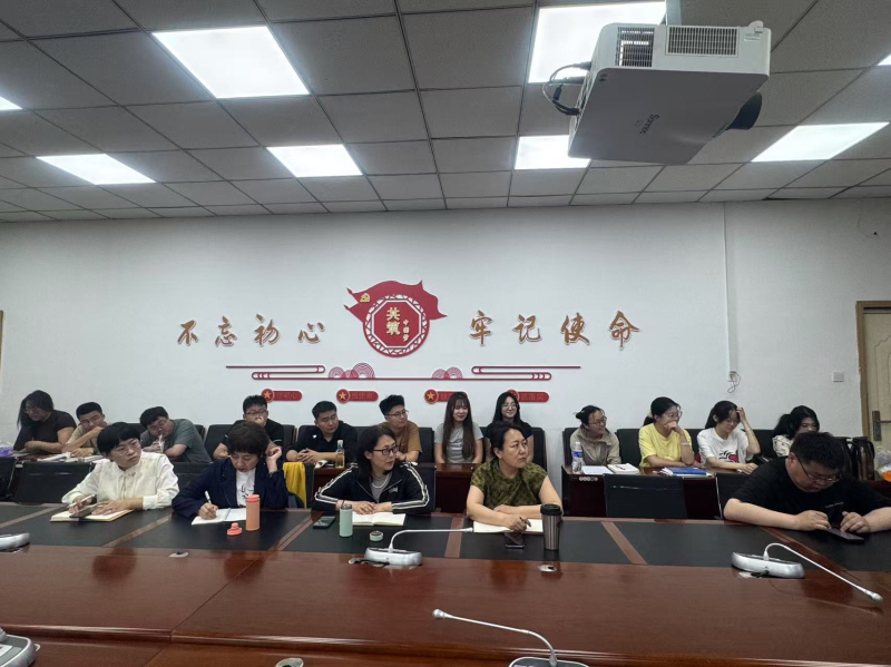 学院领导和老师出席会议.jpg