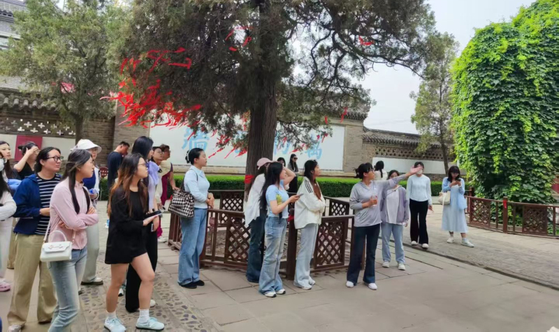 26五参观兴城文庙.jpg