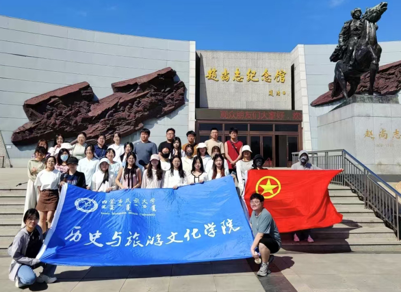 22四赵尚志纪念馆合影.jpg