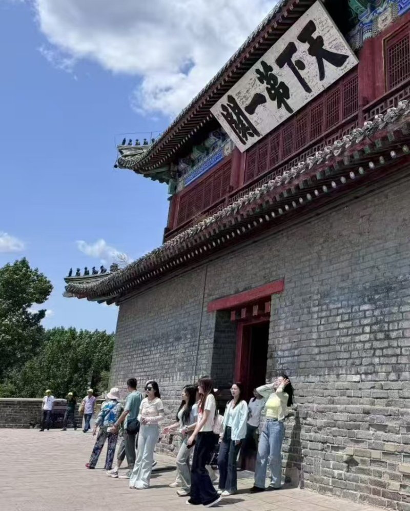 31六参观山海关.jpg